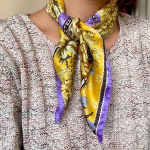 SOLD✌🏼100% Silk floral bandana scarf